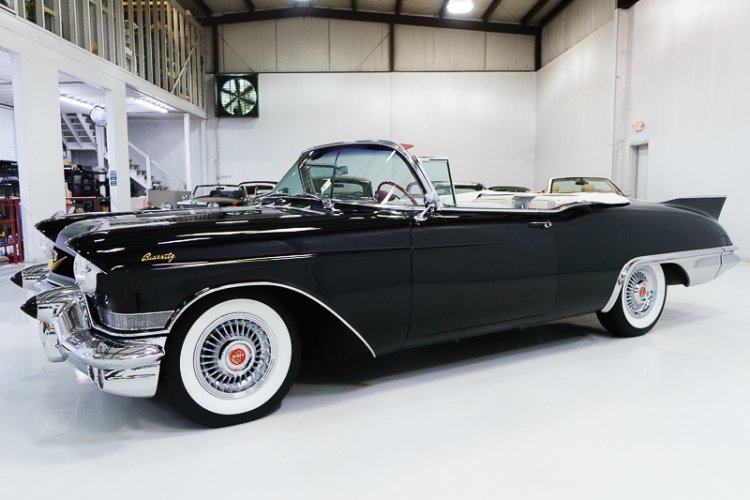 История Cadillac Eldorado Biarritz Convertible 1957 года: Символ роскоши и стиля