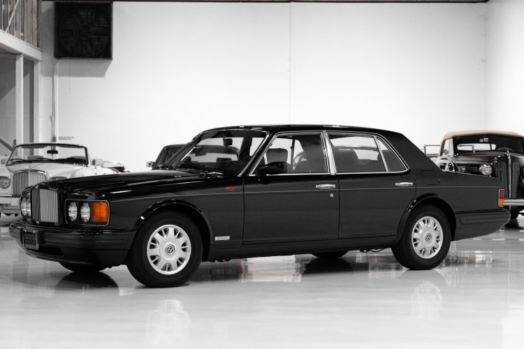 1996 Bentley Brooklands Saloon: Роскошь и Мощь на Четырех Колесах