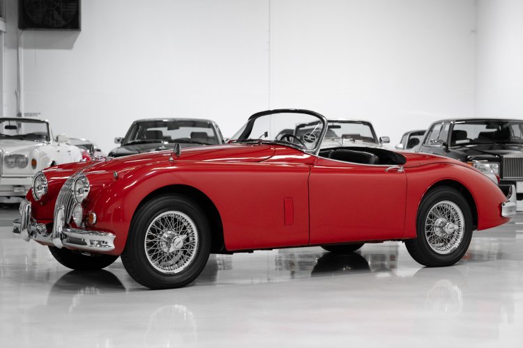 Jaguar XK150 3.4 Roadster: Элегантность и мощь британской классики